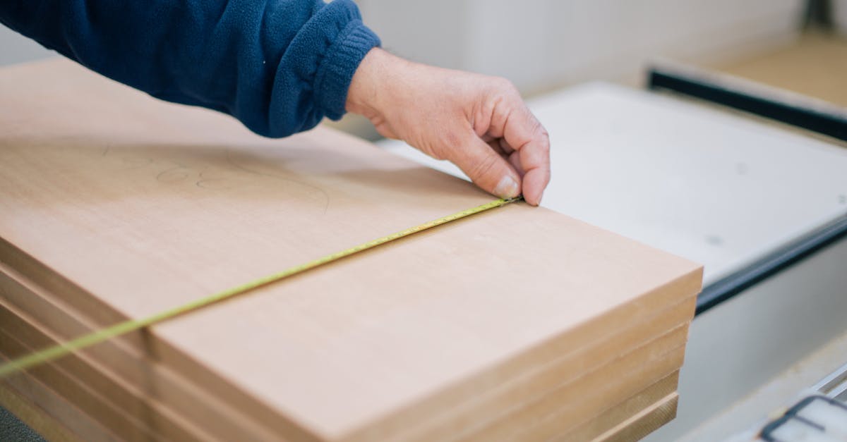 découvrez nos services de menuiserie sur mesure : conception, fabrication et installation d’ouvrages de qualité pour sublimer votre intérieur et valoriser votre espace.