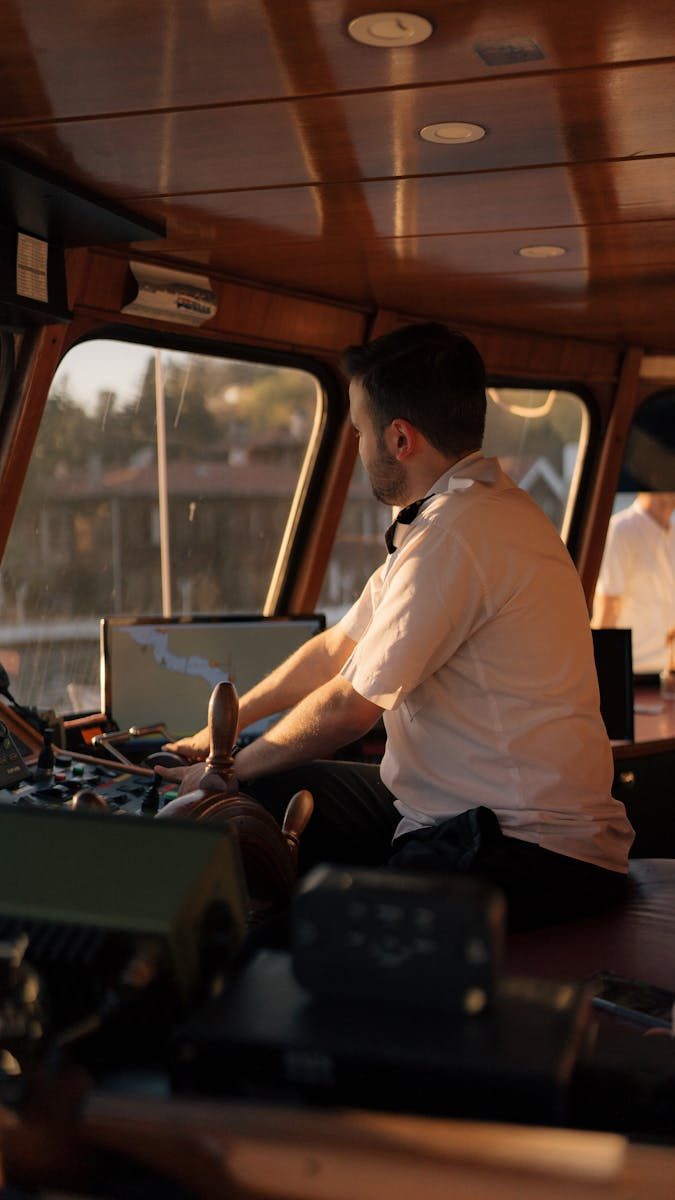 Recruter ou devenir skipper de catamaran : Les clés d'une carrière réussie dans le nautisme professionnel